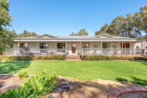 Stump Hill Estate - A Unique Stay with Mini Golf